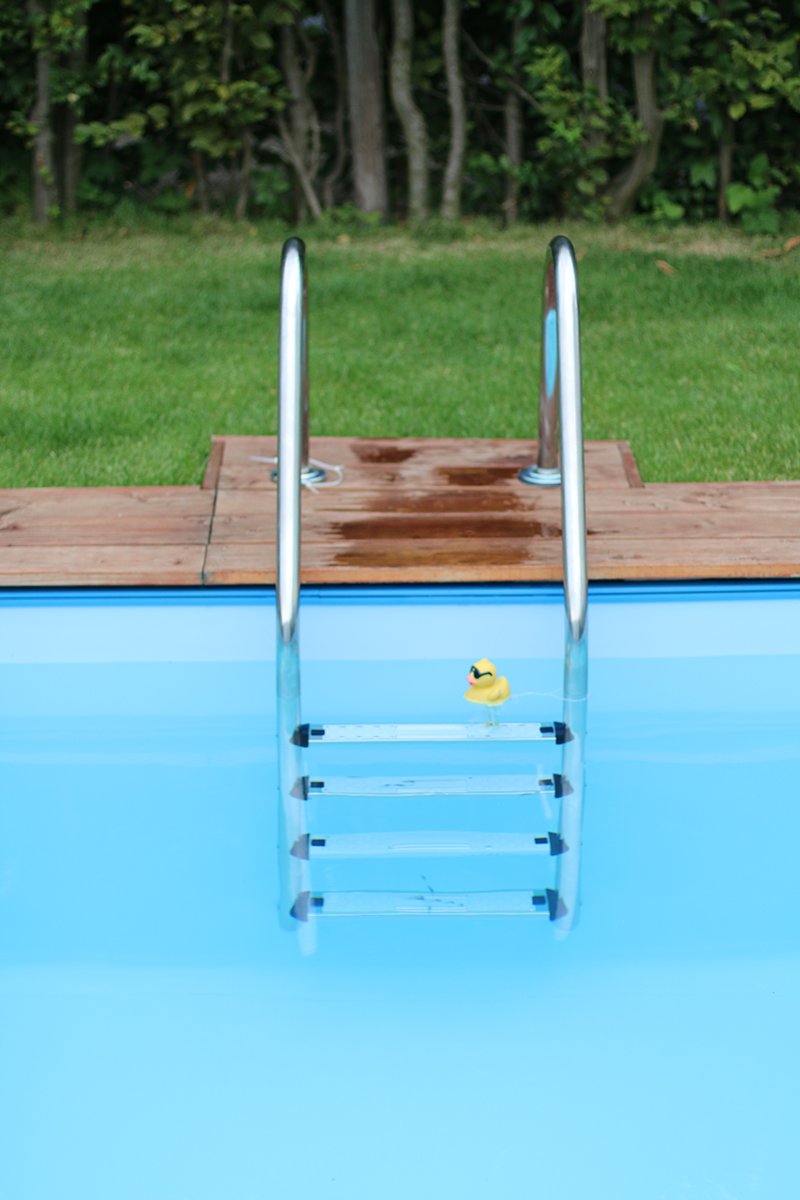 Poolleiter Edelstahl für Tiefbecken mit 120 cm höhe - weite Stufen